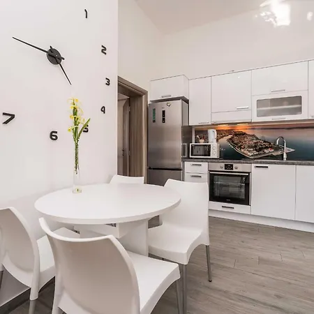 Maza - One Bedroom With Balcony Angela