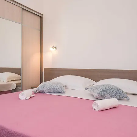 Апартаменты Maza - One Bedroom With Balcony Angela