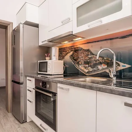 Maza - One Bedroom With Balcony Angela شقة زادار