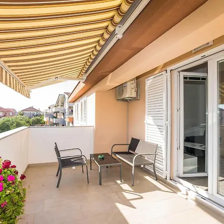 Maza - One Bedroom With Balcony Angela *