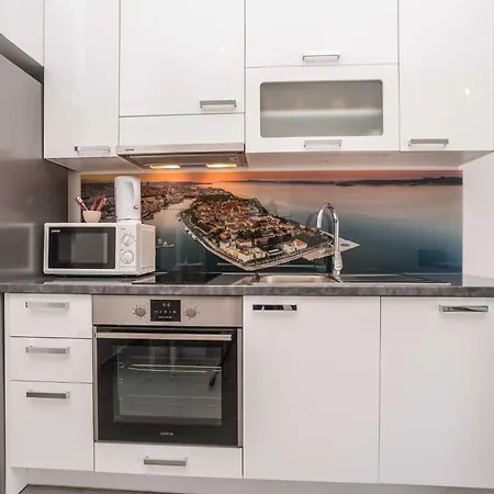 Апартаменты Maza - One Bedroom With Balcony Angela