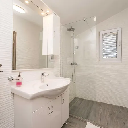 Maza - One Bedroom With Balcony Angela * Задар