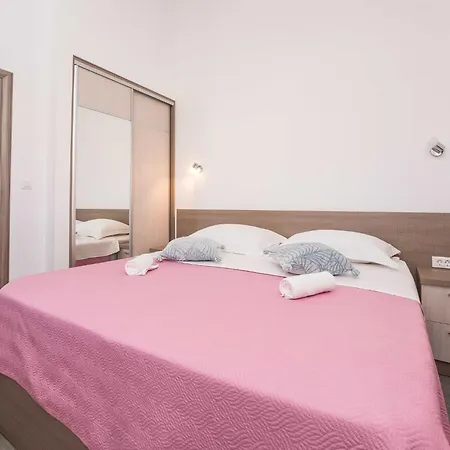 Maza - One Bedroom With Balcony Angela Апартаменты