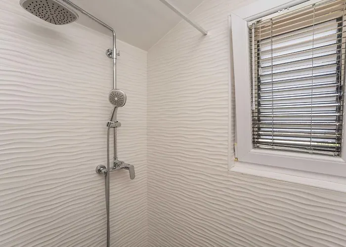 Maza - One Bedroom With Balcony Angela *