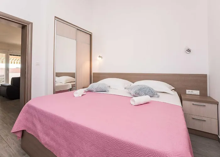 Maza - One Bedroom With Balcony Angela アパート